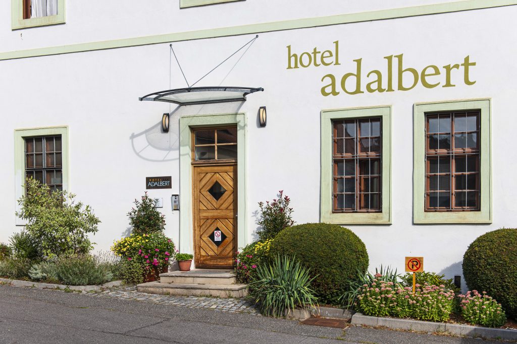 Hlavní vchod hotel